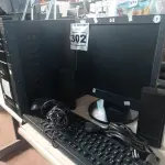 LOTE 302 - 01 CPU, 01 MONITOR, 01 TECLADO E 01 MOUSE. (NO ESTADO) ATENÇÃO! FAZER A VISITAÇÃO ANTES DE ARREMATAR, NÃO SABEMOS SE FUNCIONA. LEILÃO NÃO TEM GARANTIA E NEM DEVOLUÇÃO, SUJEITO A POSSÍVEIS AVARIAS VISÍVEIS/OCULTAS E/OU AUSÊNCIA DE COMPONENTES.