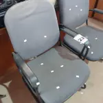 LOTE 222 - 02 CADEIRAS DE ESCRITÓRIO COM BASE FIXAS. (NO ESTADO) ATENÇÃO! FAZER A VISITAÇÃO ANTES DE ARREMATAR, NÃO SABEMOS SE FUNCIONA. LEILÃO NÃO TEM GARANTIA E NEM DEVOLUÇÃO, SUJEITO A POSSÍVEIS AVARIAS VISÍVEIS/OCULTAS E/OU AUSÊNCIA DE COMPONENTES.