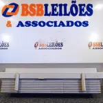 LOTE 157 - 01 MÁQUINA DE ESCREVER MARCA OLIVETTI. (NO ESTADO) ATENÇÃO! FAZER A VISITAÇÃO ANTES DE ARREMATAR, NÃO SABEMOS SE FUNCIONA. LEILÃO NÃO TEM GARANTIA E NEM DEVOLUÇÃO, SUJEITO A POSSÍVEIS AVARIAS VISÍVEIS/OCULTAS E/OU AUSÊNCIA DE COMPONENTES.