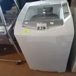 LOTE 239 - 01 LAVADORA DE ROUPAS MARCA BRASTEMP CAPACIDADE 8KG 220V. (NO ESTADO) ATENÇÃO! FAZER A VISITAÇÃO ANTES DE ARREMATAR, NÃO SABEMOS SE FUNCIONA. LEILÃO NÃO TEM GARANTIA E NEM DEVOLUÇÃO, SUJEITO A POSSÍVEIS AVARIAS VISÍVEIS/OCULTAS E/OU AUSÊNCIA DE COMPONENTES.