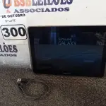 LOTE 300 - 01 TABLET SAMSUNG COM CABO. (NO ESTADO) ATENÇÃO! FAZER A VISITAÇÃO ANTES DE ARREMATAR, NÃO SABEMOS SE FUNCIONA. LEILÃO NÃO TEM GARANTIA E NEM DEVOLUÇÃO, SUJEITO A POSSÍVEIS AVARIAS VISÍVEIS/OCULTAS E/OU AUSÊNCIA DE COMPONENTES.