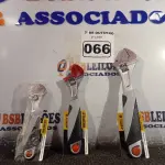 LOTE 066 - 01 KIT DE CHAVE INGLESA. (NO ESTADO) ATENÇÃO! FAZER A VISITAÇÃO ANTES DE ARREMATAR, NÃO SABEMOS SE FUNCIONA. LEILÃO NÃO TEM GARANTIA E NEM DEVOLUÇÃO, SUJEITO A POSSÍVEIS AVARIAS VISÍVEIS/OCULTAS E/OU AUSÊNCIA DE COMPONENTES.