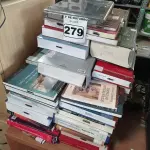 LOTE 279 - 01 LOTE COM LIVROS DIVERSOS. (NO ESTADO) ATENÇÃO! FAZER A VISITAÇÃO ANTES DE ARREMATAR, NÃO SABEMOS SE FUNCIONA. LEILÃO NÃO TEM GARANTIA E NEM DEVOLUÇÃO, SUJEITO A POSSÍVEIS AVARIAS VISÍVEIS/OCULTAS E/OU AUSÊNCIA DE COMPONENTES.