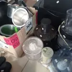 LOTE 304 - 01 LOTE COM PANELAS E UTENSÍLIOS DIVERSOS. (NO ESTADO) ATENÇÃO! FAZER A VISITAÇÃO ANTES DE ARREMATAR, NÃO SABEMOS SE FUNCIONA. LEILÃO NÃO TEM GARANTIA E NEM DEVOLUÇÃO, SUJEITO A POSSÍVEIS AVARIAS VISÍVEIS/OCULTAS E/OU AUSÊNCIA DE COMPONENTES.