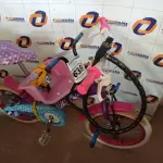 LOTE 636 - 01 BICICLETA INFANTIL ARO 16, 01 CADEIRINHA E 01 CADEADO. (NO ESTADO) ATENÇÃO! FAZER A VISITAÇÃO ANTES DE ARREMATAR, NÃO SABEMOS SE FUNCIONA. LEILÃO NÃO TEM GARANTIA E NEM DEVOLUÇÃO, SUJEITO A POSSÍVEIS AVARIAS VISÍVEIS/OCULTAS E/OU AUSÊNCIA DE COMPONENTES.
