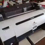 LOTE 256 - 01 PLOTTER CANON MODELO IPF 670. (NO ESTADO) ATENÇÃO! FAZER A VISITAÇÃO ANTES DE ARREMATAR, NÃO SABEMOS SE FUNCIONA. LEILÃO NÃO TEM GARANTIA E NEM DEVOLUÇÃO, SUJEITO A POSSÍVEIS AVARIAS VISÍVEIS/OCULTAS E/OU AUSÊNCIA DE COMPONENTES.