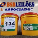 LOTE 134 - 02 GALÕES SIKACRYL-203, SELANTE ACRÍLICO FLEXÍVEL. (NO ESTADO) ATENÇÃO! FAZER A VISITAÇÃO ANTES DE ARREMATAR, NÃO SABEMOS SE FUNCIONA. LEILÃO NÃO TEM GARANTIA E NEM DEVOLUÇÃO, SUJEITO A POSSÍVEIS AVARIAS VISÍVEIS/OCULTAS E/OU AUSÊNCIA DE COMPONENTES.