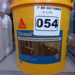 LOTE 054 - 01 BALDE DE SIKANOL ALVENARIA, ADITIVO PLASTIFICANTE PARA ARGAMASSA DE ASSENTAMENTO E REBOCO. (NO ESTADO) ATENÇÃO! FAZER A VISITAÇÃO ANTES DE ARREMATAR, NÃO SABEMOS SE FUNCIONA. LEILÃO NÃO TEM GARANTIA E NEM DEVOLUÇÃO, SUJEITO A POSSÍVEIS AVARIAS VISÍVEIS/OCULTAS E/OU AUSÊNCIA DE COMPONENTES.