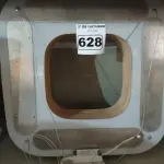 LOTE 628 - 01 LUMINÁRIA DE TETO. (NO ESTADO) ATENÇÃO! FAZER A VISITAÇÃO ANTES DE ARREMATAR, NÃO SABEMOS SE FUNCIONA. LEILÃO NÃO TEM GARANTIA E NEM DEVOLUÇÃO, SUJEITO A POSSÍVEIS AVARIAS VISÍVEIS/OCULTAS E/OU AUSÊNCIA DE COMPONENTES.