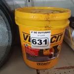 LOTE 631 - 01 BALDE DE VEDACIT, ADITIVO IMPERMEABILIZANTE PARA CONCRETOS E ARGAMASSAS 18L. (NO ESTADO) ATENÇÃO! FAZER A VISITAÇÃO ANTES DE ARREMATAR, NÃO SABEMOS SE FUNCIONA. LEILÃO NÃO TEM GARANTIA E NEM DEVOLUÇÃO, SUJEITO A POSSÍVEIS AVARIAS VISÍVEIS/OCULTAS E/OU AUSÊNCIA DE COMPONENTES.