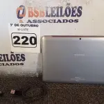 LOTE 220 - 01 TABLET SAMSUNG COM CABO. (NO ESTADO) ATENÇÃO! FAZER A VISITAÇÃO ANTES DE ARREMATAR, NÃO SABEMOS SE FUNCIONA. LEILÃO NÃO TEM GARANTIA E NEM DEVOLUÇÃO, SUJEITO A POSSÍVEIS AVARIAS VISÍVEIS/OCULTAS E/OU AUSÊNCIA DE COMPONENTES.
