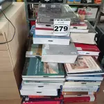 LOTE 279 - 01 LOTE COM LIVROS DIVERSOS. (NO ESTADO) ATENÇÃO! FAZER A VISITAÇÃO ANTES DE ARREMATAR, NÃO SABEMOS SE FUNCIONA. LEILÃO NÃO TEM GARANTIA E NEM DEVOLUÇÃO, SUJEITO A POSSÍVEIS AVARIAS VISÍVEIS/OCULTAS E/OU AUSÊNCIA DE COMPONENTES.