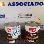 LOTE 181 - 02 GALÕES DE VERNIZ COPAL INCOLOR IQUINE 3,6L. (NO ESTADO) ATENÇÃO! FAZER A VISITAÇÃO ANTES DE ARREMATAR, NÃO SABEMOS SE FUNCIONA. LEILÃO NÃO TEM GARANTIA E NEM DEVOLUÇÃO, SUJEITO A POSSÍVEIS AVARIAS VISÍVEIS/OCULTAS E/OU AUSÊNCIA DE COMPONENTES.