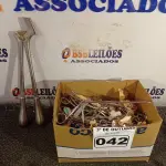 LOTE 042 - 01 LOTE COM INSTRUMENTAIS ODONTOLÓGICOS.  (NO ESTADO) ATENÇÃO! FAZER A VISITAÇÃO ANTES DE ARREMATAR, NÃO SABEMOS SE FUNCIONA. LEILÃO NÃO TEM GARANTIA E NEM DEVOLUÇÃO, SUJEITO A POSSÍVEIS AVARIAS VISÍVEIS/OCULTAS E/OU AUSÊNCIA DE COMPONENTES.