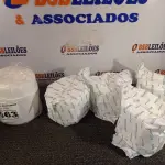 LOTE 063 - 01 FRASQUEIRA E 04 REFIS DE LENÇOS UMEDECIDOS. (NO ESTADO) ATENÇÃO! FAZER A VISITAÇÃO ANTES DE ARREMATAR, NÃO SABEMOS SE FUNCIONA. LEILÃO NÃO TEM GARANTIA E NEM DEVOLUÇÃO, SUJEITO A POSSÍVEIS AVARIAS VISÍVEIS/OCULTAS E/OU AUSÊNCIA DE COMPONENTES.