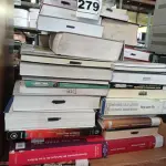 LOTE 279 - 01 LOTE COM LIVROS DIVERSOS. (NO ESTADO) ATENÇÃO! FAZER A VISITAÇÃO ANTES DE ARREMATAR, NÃO SABEMOS SE FUNCIONA. LEILÃO NÃO TEM GARANTIA E NEM DEVOLUÇÃO, SUJEITO A POSSÍVEIS AVARIAS VISÍVEIS/OCULTAS E/OU AUSÊNCIA DE COMPONENTES.