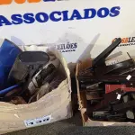 LOTE 139 - 01 LOTE COM GRAMPEADORES E MATERIAIS DIVERSOS. (NO ESTADO) ATENÇÃO! FAZER A VISITAÇÃO ANTES DE ARREMATAR, NÃO SABEMOS SE FUNCIONA. LEILÃO NÃO TEM GARANTIA E NEM DEVOLUÇÃO, SUJEITO A POSSÍVEIS AVARIAS VISÍVEIS/OCULTAS E/OU AUSÊNCIA DE COMPONENTES.