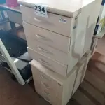 LOTE 234 - 02 GAVETEIROS COM 04 GAVETAS. (NO ESTADO) ATENÇÃO! FAZER A VISITAÇÃO ANTES DE ARREMATAR, NÃO SABEMOS SE FUNCIONA. LEILÃO NÃO TEM GARANTIA E NEM DEVOLUÇÃO, SUJEITO A POSSÍVEIS AVARIAS VISÍVEIS/OCULTAS E/OU AUSÊNCIA DE COMPONENTES.
