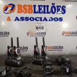 LOTE 016 - 04 RÁDIOS COMUNICADOR. (NO ESTADO) ATENÇÃO! FAZER A VISITAÇÃO ANTES DE ARREMATAR, NÃO SABEMOS SE FUNCIONA. LEILÃO NÃO TEM GARANTIA E NEM DEVOLUÇÃO, SUJEITO A POSSÍVEIS AVARIAS VISÍVEIS/OCULTAS E/OU AUSÊNCIA DE COMPONENTES.