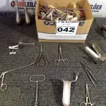 LOTE 042 - 01 LOTE COM INSTRUMENTAIS ODONTOLÓGICOS.  (NO ESTADO) ATENÇÃO! FAZER A VISITAÇÃO ANTES DE ARREMATAR, NÃO SABEMOS SE FUNCIONA. LEILÃO NÃO TEM GARANTIA E NEM DEVOLUÇÃO, SUJEITO A POSSÍVEIS AVARIAS VISÍVEIS/OCULTAS E/OU AUSÊNCIA DE COMPONENTES.