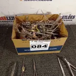 LOTE 084 - 01 LOTE COM INSTRUMENTAIS ODONTOLÓGICOS.  (NO ESTADO) ATENÇÃO! FAZER A VISITAÇÃO ANTES DE ARREMATAR, NÃO SABEMOS SE FUNCIONA. LEILÃO NÃO TEM GARANTIA E NEM DEVOLUÇÃO, SUJEITO A POSSÍVEIS AVARIAS VISÍVEIS/OCULTAS E/OU AUSÊNCIA DE COMPONENTES.