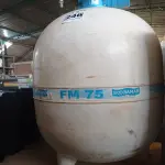 LOTE 246 - 01 FILTRO PARA PISCINA SOBRAMAR FM 75. (NO ESTADO) ATENÇÃO! FAZER A VISITAÇÃO ANTES DE ARREMATAR, NÃO SABEMOS SE FUNCIONA. LEILÃO NÃO TEM GARANTIA E NEM DEVOLUÇÃO, SUJEITO A POSSÍVEIS AVARIAS VISÍVEIS/OCULTAS E/OU AUSÊNCIA DE COMPONENTES.