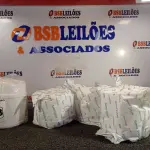 LOTE 063 - 01 FRASQUEIRA E 04 REFIS DE LENÇOS UMEDECIDOS. (NO ESTADO) ATENÇÃO! FAZER A VISITAÇÃO ANTES DE ARREMATAR, NÃO SABEMOS SE FUNCIONA. LEILÃO NÃO TEM GARANTIA E NEM DEVOLUÇÃO, SUJEITO A POSSÍVEIS AVARIAS VISÍVEIS/OCULTAS E/OU AUSÊNCIA DE COMPONENTES.