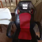 LOTE 639 - 01 CADEIRA GAMER. (NO ESTADO) ATENÇÃO! FAZER A VISITAÇÃO ANTES DE ARREMATAR, NÃO SABEMOS SE FUNCIONA. LEILÃO NÃO TEM GARANTIA E NEM DEVOLUÇÃO, SUJEITO A POSSÍVEIS AVARIAS VISÍVEIS/OCULTAS E/OU AUSÊNCIA DE COMPONENTES.