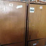 LOTE 284 - 02 ARMÁRIOS EM MADEIRA. (NO ESTADO) ATENÇÃO! FAZER A VISITAÇÃO ANTES DE ARREMATAR, NÃO SABEMOS SE FUNCIONA. LEILÃO NÃO TEM GARANTIA E NEM DEVOLUÇÃO, SUJEITO A POSSÍVEIS AVARIAS VISÍVEIS/OCULTAS E/OU AUSÊNCIA DE COMPONENTES.