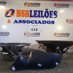 LOTE 133 - 01 RETROVISOR E 02 ALTO-FALANTES MARCAS E MODELOS DIVERSOS. (NO ESTADO) ATENÇÃO! FAZER A VISITAÇÃO ANTES DE ARREMATAR, NÃO SABEMOS SE FUNCIONA. LEILÃO NÃO TEM GARANTIA E NEM DEVOLUÇÃO, SUJEITO A POSSÍVEIS AVARIAS VISÍVEIS/OCULTAS E/OU AUSÊNCIA DE COMPONENTES.