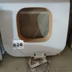 LOTE 628 - 01 LUMINÁRIA DE TETO. (NO ESTADO) ATENÇÃO! FAZER A VISITAÇÃO ANTES DE ARREMATAR, NÃO SABEMOS SE FUNCIONA. LEILÃO NÃO TEM GARANTIA E NEM DEVOLUÇÃO, SUJEITO A POSSÍVEIS AVARIAS VISÍVEIS/OCULTAS E/OU AUSÊNCIA DE COMPONENTES.