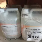 LOTE 216 - 20 LITROS DE SHAMPOO PARA CABELO E CORPO. (NO ESTADO) ATENÇÃO! FAZER A VISITAÇÃO ANTES DE ARREMATAR, NÃO SABEMOS SE FUNCIONA. LEILÃO NÃO TEM GARANTIA E NEM DEVOLUÇÃO, SUJEITO A POSSÍVEIS AVARIAS VISÍVEIS/OCULTAS E/OU AUSÊNCIA DE COMPONENTES.