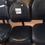 LOTE 231 - 03 CADEIRAS DE ESCRITÓRIO COM BASE GIRATÓRIA. (NO ESTADO) ATENÇÃO! FAZER A VISITAÇÃO ANTES DE ARREMATAR, NÃO SABEMOS SE FUNCIONA. LEILÃO NÃO TEM GARANTIA E NEM DEVOLUÇÃO, SUJEITO A POSSÍVEIS AVARIAS VISÍVEIS/OCULTAS E/OU AUSÊNCIA DE COMPONENTES.