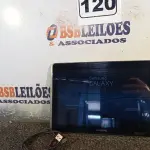 LOTE 120 - 01 TABLET SAMSUNG COM CABO. (NO ESTADO) ATENÇÃO! FAZER A VISITAÇÃO ANTES DE ARREMATAR, NÃO SABEMOS SE FUNCIONA. LEILÃO NÃO TEM GARANTIA E NEM DEVOLUÇÃO, SUJEITO A POSSÍVEIS AVARIAS VISÍVEIS/OCULTAS E/OU AUSÊNCIA DE COMPONENTES.