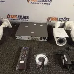 LOTE 048 - 01 DVR E 03 CÂMERAS DE SEGURANÇA. (NO ESTADO) ATENÇÃO! FAZER A VISITAÇÃO ANTES DE ARREMATAR, NÃO SABEMOS SE FUNCIONA. LEILÃO NÃO TEM GARANTIA E NEM DEVOLUÇÃO, SUJEITO A POSSÍVEIS AVARIAS VISÍVEIS/OCULTAS E/OU AUSÊNCIA DE COMPONENTES.