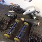 LOTE 137 - 02 EIXOS EM ALUMÍNIO COM RODINHAS EMBORRACHADAS E 04 SECADORES DE CABELO MARCAS E MODELOS DIVERSOS. (NO ESTADO) ATENÇÃO! FAZER A VISITAÇÃO ANTES DE ARREMATAR, NÃO SABEMOS SE FUNCIONA. LEILÃO NÃO TEM GARANTIA E NEM DEVOLUÇÃO, SUJEITO A POSSÍVEIS AVARIAS VISÍVEIS/OCULTAS E/OU AUSÊNCIA DE COMPONENTES.