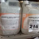 LOTE 216 - 20 LITROS DE SHAMPOO PARA CABELO E CORPO. (NO ESTADO) ATENÇÃO! FAZER A VISITAÇÃO ANTES DE ARREMATAR, NÃO SABEMOS SE FUNCIONA. LEILÃO NÃO TEM GARANTIA E NEM DEVOLUÇÃO, SUJEITO A POSSÍVEIS AVARIAS VISÍVEIS/OCULTAS E/OU AUSÊNCIA DE COMPONENTES.