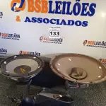 LOTE 133 - 01 RETROVISOR E 02 ALTO-FALANTES MARCAS E MODELOS DIVERSOS. (NO ESTADO) ATENÇÃO! FAZER A VISITAÇÃO ANTES DE ARREMATAR, NÃO SABEMOS SE FUNCIONA. LEILÃO NÃO TEM GARANTIA E NEM DEVOLUÇÃO, SUJEITO A POSSÍVEIS AVARIAS VISÍVEIS/OCULTAS E/OU AUSÊNCIA DE COMPONENTES.