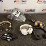 LOTE 019 - 01 LOTE COM VÁRIOS FONES DE OUVIDO MARCAS E MODELOS DIVERSOS. (NO ESTADO) ATENÇÃO! FAZER A VISITAÇÃO ANTES DE ARREMATAR, NÃO SABEMOS SE FUNCIONA. LEILÃO NÃO TEM GARANTIA E NEM DEVOLUÇÃO, SUJEITO A POSSÍVEIS AVARIAS VISÍVEIS/OCULTAS E/OU AUSÊNCIA DE COMPONENTES.