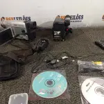 LOTE 014 - 02 FILMADORAS MARCAS E MODELOS DIVERSOS. (NO ESTADO) ATENÇÃO! FAZER A VISITAÇÃO ANTES DE ARREMATAR, NÃO SABEMOS SE FUNCIONA. LEILÃO NÃO TEM GARANTIA E NEM DEVOLUÇÃO, SUJEITO A POSSÍVEIS AVARIAS VISÍVEIS/OCULTAS E/OU AUSÊNCIA DE COMPONENTES.