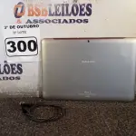 LOTE 300 - 01 TABLET SAMSUNG COM CABO. (NO ESTADO) ATENÇÃO! FAZER A VISITAÇÃO ANTES DE ARREMATAR, NÃO SABEMOS SE FUNCIONA. LEILÃO NÃO TEM GARANTIA E NEM DEVOLUÇÃO, SUJEITO A POSSÍVEIS AVARIAS VISÍVEIS/OCULTAS E/OU AUSÊNCIA DE COMPONENTES.