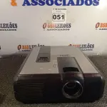 LOTE 051 - 01 PROJETOR MULTIMIDIA MARCA DIEBLOLD. (NO ESTADO) ATENÇÃO! FAZER A VISITAÇÃO ANTES DE ARREMATAR, NÃO SABEMOS SE FUNCIONA. LEILÃO NÃO TEM GARANTIA E NEM DEVOLUÇÃO, SUJEITO A POSSÍVEIS AVARIAS VISÍVEIS/OCULTAS E/OU AUSÊNCIA DE COMPONENTES.