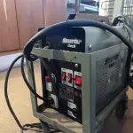 LOTE 243 - 01 MÁQUINA DE SOLDA SMARTER ITECH MIG-130. (NO ESTADO) ATENÇÃO! FAZER A VISITAÇÃO ANTES DE ARREMATAR, NÃO SABEMOS SE FUNCIONA. LEILÃO NÃO TEM GARANTIA E NEM DEVOLUÇÃO, SUJEITO A POSSÍVEIS AVARIAS VISÍVEIS/OCULTAS E/OU AUSÊNCIA DE COMPONENTES.