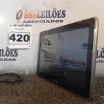 LOTE 420 - 01 TABLET SAMSUNG COM CABO. (NO ESTADO) ATENÇÃO! FAZER A VISITAÇÃO ANTES DE ARREMATAR, NÃO SABEMOS SE FUNCIONA. LEILÃO NÃO TEM GARANTIA E NEM DEVOLUÇÃO, SUJEITO A POSSÍVEIS AVARIAS VISÍVEIS/OCULTAS E/OU AUSÊNCIA DE COMPONENTES.