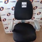 LOTE 615 - 01 CADEIRA DE ESCRITÓRIO COM BASE GIRATÓRIA. (NO ESTADO) ATENÇÃO! FAZER A VISITAÇÃO ANTES DE ARREMATAR, NÃO SABEMOS SE FUNCIONA. LEILÃO NÃO TEM GARANTIA E NEM DEVOLUÇÃO, SUJEITO A POSSÍVEIS AVARIAS VISÍVEIS/OCULTAS E/OU AUSÊNCIA DE COMPONENTES.