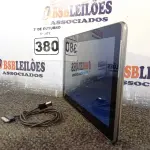 LOTE 380 - 01 TABLET SAMSUNG COM CABO. (NO ESTADO) ATENÇÃO! FAZER A VISITAÇÃO ANTES DE ARREMATAR, NÃO SABEMOS SE FUNCIONA. LEILÃO NÃO TEM GARANTIA E NEM DEVOLUÇÃO, SUJEITO A POSSÍVEIS AVARIAS VISÍVEIS/OCULTAS E/OU AUSÊNCIA DE COMPONENTES.