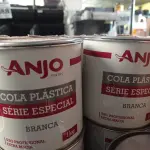LOTE 443 - 12 LATAS DE COLA PLÁSTICA ANJO. (NO ESTADO) ATENÇÃO! FAZER A VISITAÇÃO ANTES DE ARREMATAR, NÃO SABEMOS SE FUNCIONA. LEILÃO NÃO TEM GARANTIA E NEM DEVOLUÇÃO, SUJEITO A POSSÍVEIS AVARIAS VISÍVEIS/OCULTAS E/OU AUSÊNCIA DE COMPONENTES.