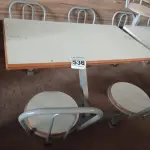 LOTE 536 - 01 MESA PARA LANCHONETE. (NO ESTADO) ATENÇÃO! FAZER A VISITAÇÃO ANTES DE ARREMATAR, NÃO SABEMOS SE FUNCIONA. LEILÃO NÃO TEM GARANTIA E NEM DEVOLUÇÃO, SUJEITO A POSSÍVEIS AVARIAS VISÍVEIS/OCULTAS E/OU AUSÊNCIA DE COMPONENTES.