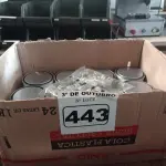 LOTE 443 - 12 LATAS DE COLA PLÁSTICA ANJO. (NO ESTADO) ATENÇÃO! FAZER A VISITAÇÃO ANTES DE ARREMATAR, NÃO SABEMOS SE FUNCIONA. LEILÃO NÃO TEM GARANTIA E NEM DEVOLUÇÃO, SUJEITO A POSSÍVEIS AVARIAS VISÍVEIS/OCULTAS E/OU AUSÊNCIA DE COMPONENTES.