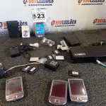 LOTE 523 - 01 BATERIA PARA RELÓGIO DE PONTO VÁRIOS PALM E MÁQUINA FOTOGRÁFICA DIGITAL. (NO ESTADO) ATENÇÃO! FAZER A VISITAÇÃO ANTES DE ARREMATAR, NÃO SABEMOS SE FUNCIONA. LEILÃO NÃO TEM GARANTIA E NEM DEVOLUÇÃO, SUJEITO A POSSÍVEIS AVARIAS VISÍVEIS/OCULTAS E/OU AUSÊNCIA DE COMPONENTES.